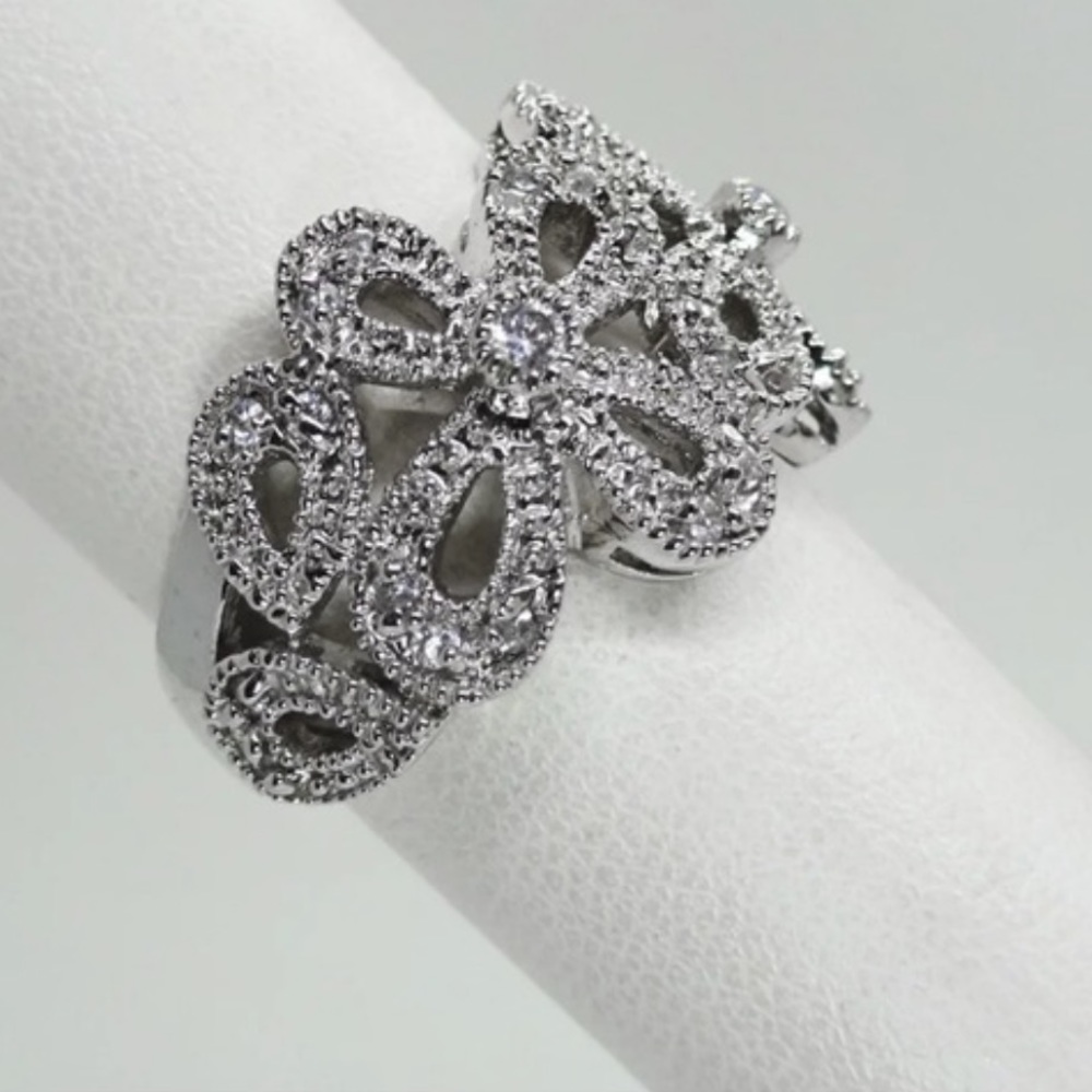 Ring - Picture 3 of 4